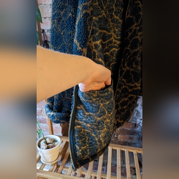 Deep Sea Green Sherpa Zip Up - Picture 6 of 9